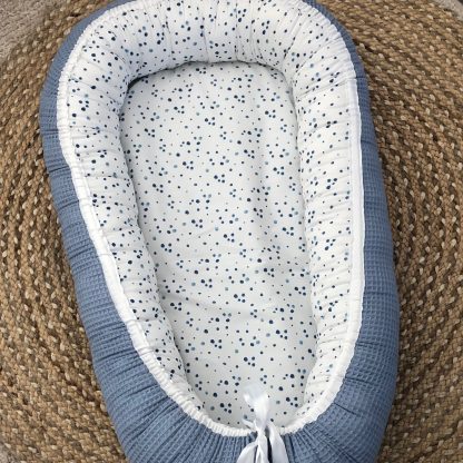 STEL ZELF SAMEN - babynestje wafelstofje en blauwe confettidots printje
