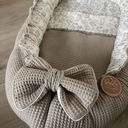 CUSTOM MADE babynestje LUXE Beige Leaves printje