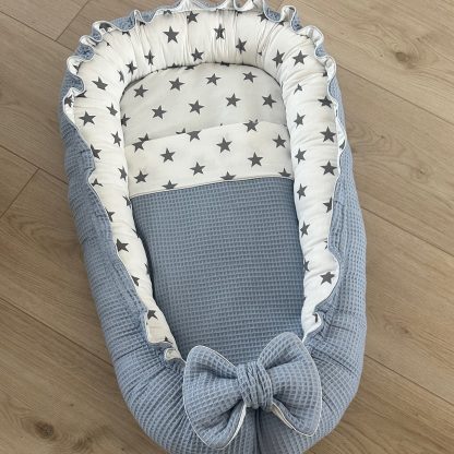 CUSTOM MADE babynestje LUXE met grijs sterrenprintje