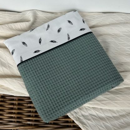 SALE - Dekentje voor een babynestje - Saphire green en zwarte veertjes