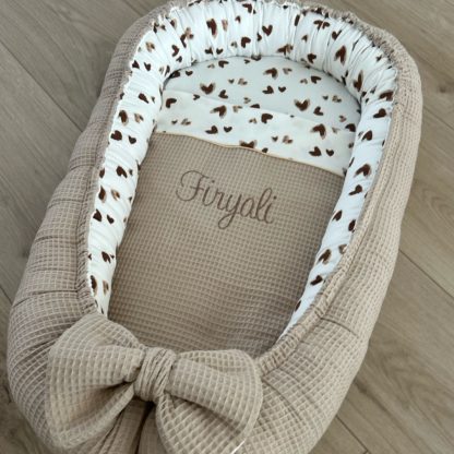 Babynestje - Beige hartjes