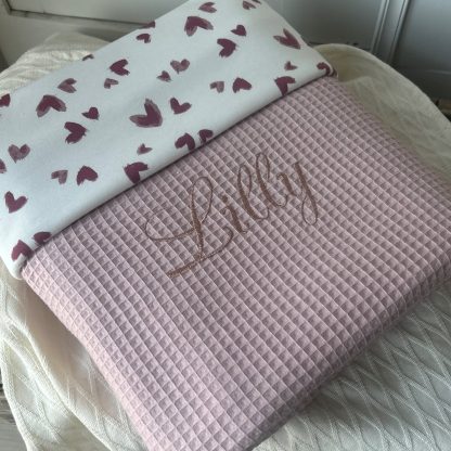 Dekentje - Custommade met hartjes ( alleen nog beige hartjes leverbaar )