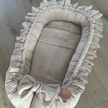 CUSTOM MADE babynestje met roezels velvet - in 1 kleur