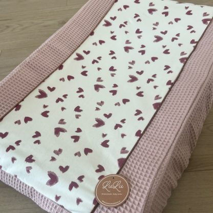 Aankleedkussenhoes Hartjes - Custommade ( alleen nog beige hartjes leverbaar )