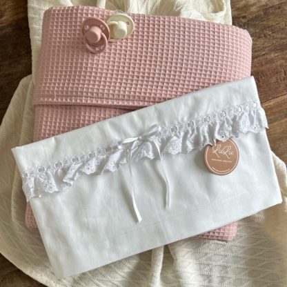 SET Ledikantdeken en Lakentje Broderie en strikje kleur lintje naar keuze