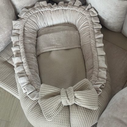 CUSTOM MADE babynestje met roezels VELVET en WAFELSTOF