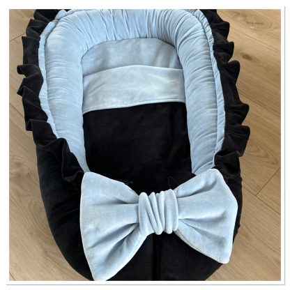 CUSTOM MADE Babynestje met roezels in ZWART/LICHTBLAUW velvet