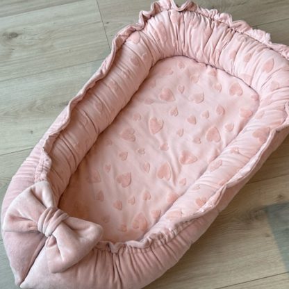 CUSTOM MADE Babynestje velvet nude met nude hartjes binnenzijde