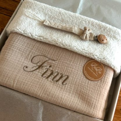 Dekentje beige mousseline en teddy met speenkoord strik
