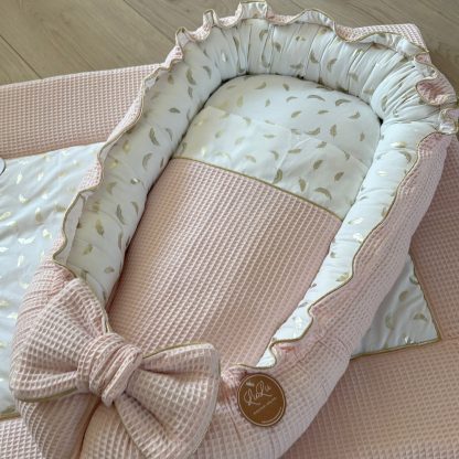 CUSTOM MADE babynestje LUXE met gouden veren