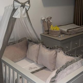 Bedbumper - Nicky beige met taupe roezels