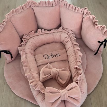 KIES UW KLEUR boxset Velvet Djelena - Boxkleed, Boxrand en Babynestje in NUDE ROZE