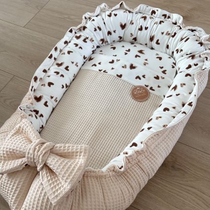 CUSTOM MADE babynestje LUXE beige hartjes