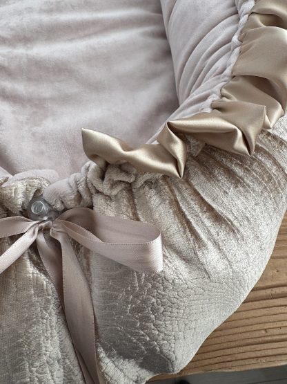 CUSTOM MADE babynestje Goud croco en Velvet beige met satijn goud roezel - Afbeelding 3