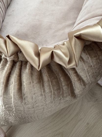 CUSTOM MADE babynestje Goud croco en Velvet beige met satijn goud roezel - Afbeelding 4