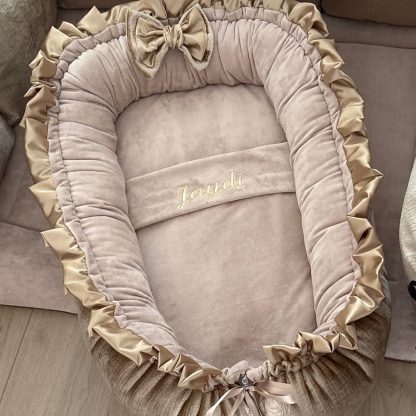 CUSTOM MADE babynestje Goud croco en Velvet beige met satijn goud roezel