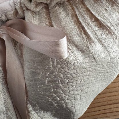 CUSTOM MADE babynestje geheel Goud in goud croco ZONDER ROEZEL