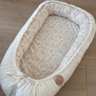 Babynestje  velvet creme en beige leaves katoentje