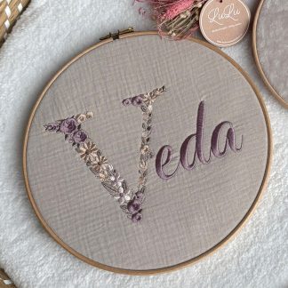 Borduurring 20cm mousseline beige monogram bloem