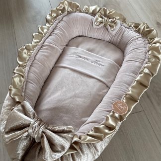CUSTOM MADE babynestje MEYSA Goud croco en Velvet beige met satijn goud roezel