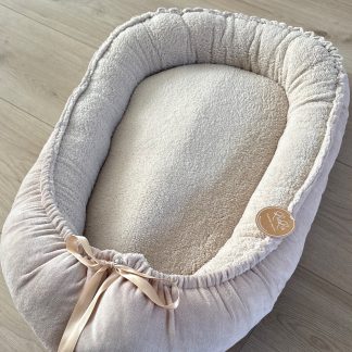 OP VOORRAAD babynestje Nicky velvet beige met beige teddy