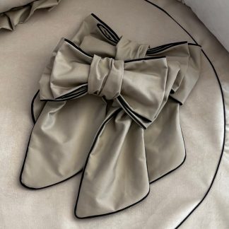 Box / Bedstrik Taupe katoen dubbele strik met zwart detail