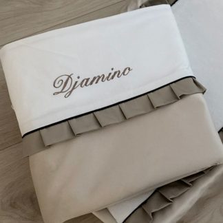 Ledikantdeken Holland Velvet met zwart detail en taupe roezels