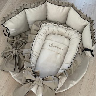 BOXAANKLEDING beige Holland velvet met taupe roezel en zwart detail BOXSET DJELIANO