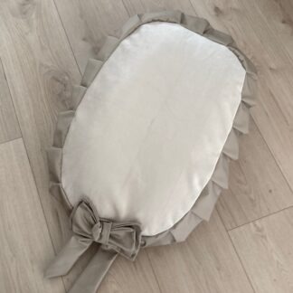 Relax hoes voedingskussen Holland velvet en taupe roezels