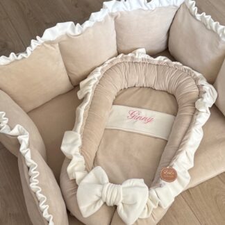 BOXAANKLEDING BEIGE velvet en off white roezels BOXSET GINNY