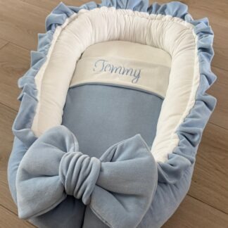 CUSTOM MADE Babynestje met roezels in BLAUW/OFF WHITE velvet