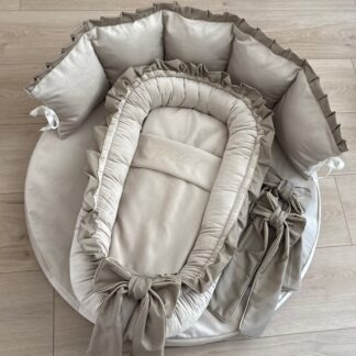 BOXAANKLEDING beige Holland velvet met taupe roezel en goud detail BOXSET ELISA