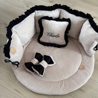 BOXAANKLEDING beige velvet met zwarte roezels BOXSET CHARLIE