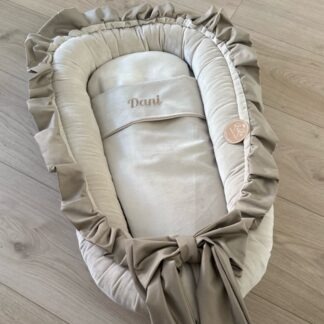 CUSTOM MADE babynestje beige Holland velvet en taupe roezel