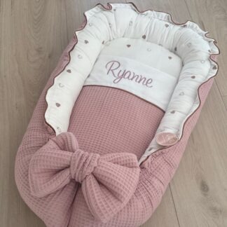 CUSTOM MADE babynestje LUXE in rosé goud/brons hartjes