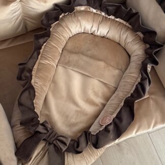 CUSTOM MADE babynestje Camelgoud Holland velvet en bruin roezel
